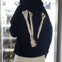 在飛比找ETMall東森購物網優惠-VLONE POP UP連帽薄款衛衣骷髏頭