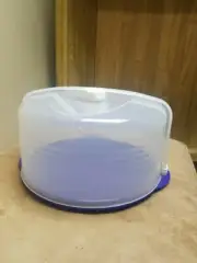 TUPPERWARE ROUND CAKE CARRIER WITH HANDLE , HOLDS 3 LAYER CAKE, BLUE/ CLEAR NEW