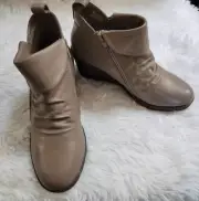 CLIFFS BY WHITE MOUNTAIN Shoes PENWOOD Women's Wedge Heeled Boot Size 6 New