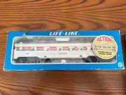 Life-Like Trains Vintage HO Scale Lighted Amtrak Coach Car Silver Lodge 9545
