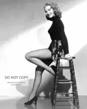 ACTRESS LORI NELSON PIN UP - 8X10 PUBLICITY PHOTO (BT847)