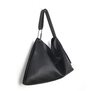 Darker Than Black Bags/Equilateral Triangle Hobo Bag等邊三角側背包/黑色