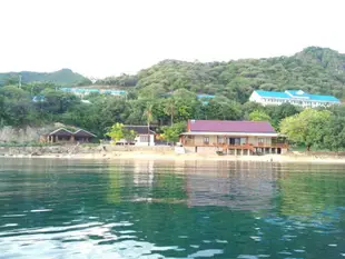 哥倫達洛世紀海灘度假村century beach resort gorontalo