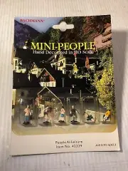 BACHMANN TRAINS HO SCALE ( MINI PEOPLE AT LEISURE #42339 ) NEW