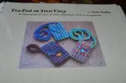 Pea-Pod or Treo Cozy mini purse Lucy Neatby Knitting Pattern