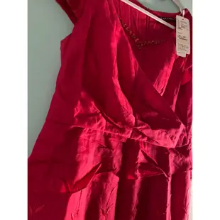 妮娜花園～全新有吊牌~M以下🌹桃心領KAE LEEI（9）甜美紅色百花盛開層次造型寶石領 連身洋裝（俏麗又華麗）