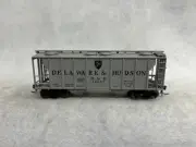 Nice Atlas Delaware & Hudson 2-Bay Covered Hopper Cars HO