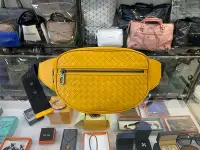 在飛比找Yahoo!奇摩拍賣優惠-女人街國際精品"BOTTEGA VENETA  BV經典款 