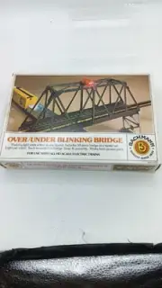 Bachmann 46222 trussel Bridge With Blinking Light. HO Scale