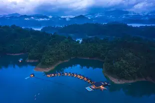 500萊考索水上度假村500 Rai Khao Sok Floating Resort