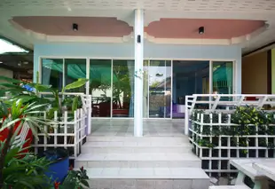 椰子之家小珊瑚島飯店