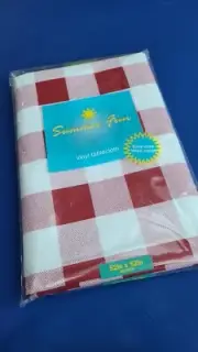 52 X 52 RED CHECKERED VINYL TABLECLOTH – SQUARE