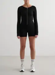 [AIM'N AU] Black Ribbed Seamless Midi Biker Shorts & Zip Jacket Set
