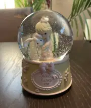 NEW! Precious Moments Musical Snow Globe Plays: Jesus Loves Me (Model: 132102)