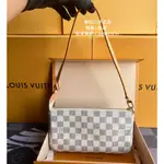 LV 路易威登 DAMIER 小型配飾手提包 N41207 牛皮 米黃色棋盤格 腋下包 女款單肩包