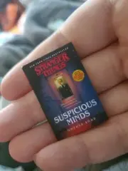 ZURU Mini Brands BOOKS Stranger Things Suspicious Minds