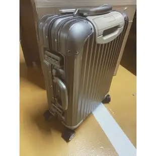 🔥【現貨】RIMOWA TOPAS TITANIUM系列（鈦金色）鋁鎂合金20吋四輪登機箱 全新ER4