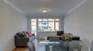 Two bed apt for 6 by beautiful Clowes Park, MCR!