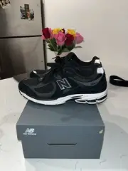 New Balance 2002 R's Black Size 10.5