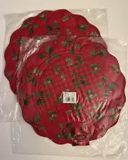 ST. NICHOLAS SQUARE Red Holly ROUND REVERSEABLE QUILTED Placemats Set of 2 NEW