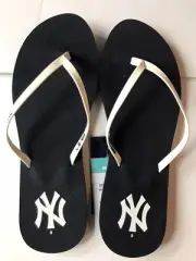 WOMEN'S REEF BLISS X MLB NEW YORK YANKEES FLIP FLOP BEACH SANDALS SIZE 9 NWT