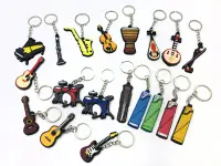在飛比找Yahoo!奇摩拍賣優惠-【老羊樂器店】塑膠 樂器鑰匙圈 鑰匙圈 吊飾 國樂 提琴 鋼