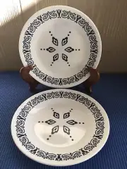 2 x CORELLE DINNER PLATES Size 10 inches Diameter. AS NEW