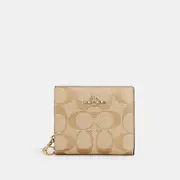 Snap Wallet In Signature Canvas