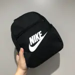 【R-MAN】台灣公司貨 NIKE 小書包 小廢包 MINI 多格收納 25 X 20 X 10 CW9301-010