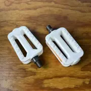 WHITE UNION JUNIOR BICYCLE PEDALS 9/16" FITS MURRAY RALEIGH HUFFY & OTHER NOS