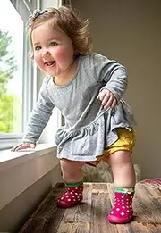 Nuby Snekz Comfortable Rubber Sole Sock Shoes for First Steps- Strawberry/Large 22-30 Months