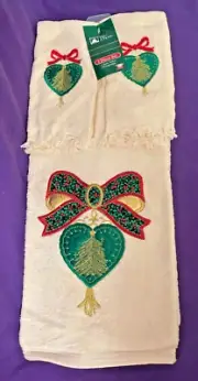 New Christmas 3 pc Set Bath towel & 2 Fingertips By Trim A Home Gold Red Green