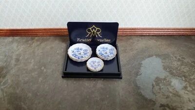 Dollhouse Pie Tart Plates Dishes Reutter Porcelain 1:12 Scale Blue Onion Design