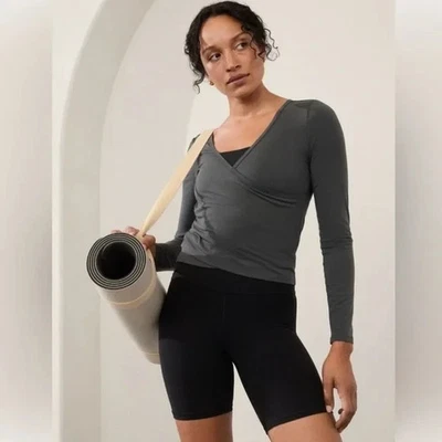 Athleta Fast Track With Ease Rib Cropped Reversible Long Sleeve Top Size XS Gray