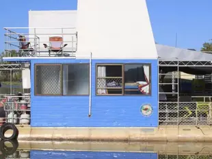 瑪麗河船屋Mary River Houseboats