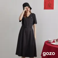 在飛比找momo購物網優惠-【gozo】天絲麻V領收腰洋裝附腰帶(兩色)