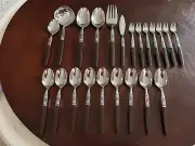 23 pcs Oneida Northland NAPA VALLEY Stainless Servig Set & Teaspoons