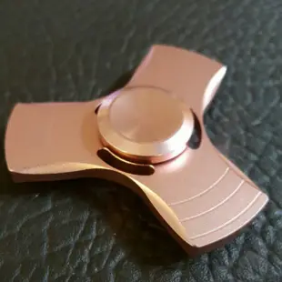 三角方指尖陀螺 Fidget HandSpinner 優質培林高速滾輪軸軸承 方賓士 鋁合金 練平衡感 解壓陀螺療癒陀螺