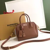 在飛比找蝦皮購物優惠-二手Burberry 皮革保齡球包 立方包