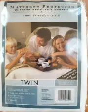 TWIN SIZE Mattress Protector with Anti-Microbial Fabric Treatment NEW