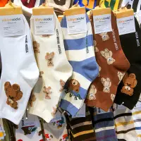 在飛比找蝦皮購物優惠-韓國 kikiyasocks 小熊中筒襪 長襪