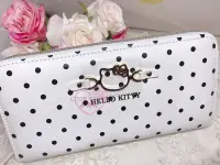 在飛比找Yahoo!奇摩拍賣優惠-♥小公主日本精品♥三麗鷗KITTY凱蒂貓大臉金邊框滿版點點紅