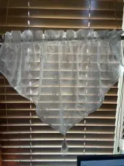 Peri Homeworks Collection Ascot Valance Rose Manor White Sheer w/ Tassel New!