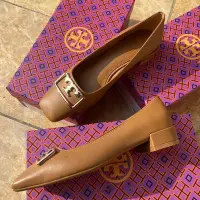 在飛比找Yahoo!奇摩拍賣優惠-熱銷直出 tory burch tb女鞋金屬T扣粗跟平底鞋簡