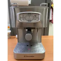 在飛比找蝦皮購物優惠-伊來克斯Electrolux  EES250半自動義式咖啡機