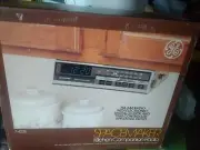 NIB Vintage GE "Spacemaker" KITCHEN CLOCK AM/FM RADIO UnderCabinet 7-4225
