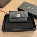 在台現貨💛47800 香奈兒 CHANEL 24P 黑銀 荔枝皮 大雙C 字母LOGO 三折中夾