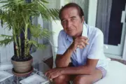 Italian actor Rossano Brazzi at home in Italy circa 1977 Old Photo 8
