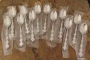 Oneida Mozart Set of 12 Teaspoons Spoons Deluxe Stainless Flatware Lot E New