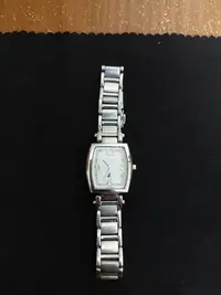 在飛比找Yahoo!奇摩拍賣優惠-日本製 agnes b. 小b 酒桶 時尚 腕錶 手錶